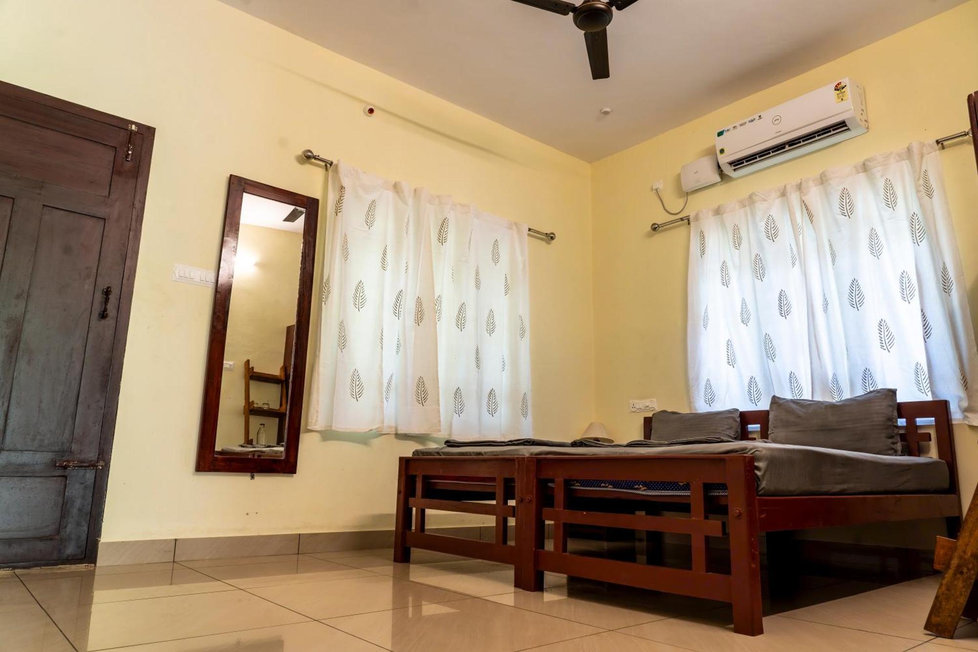 Cliff & Coral Hostel Varkala Exterior photo