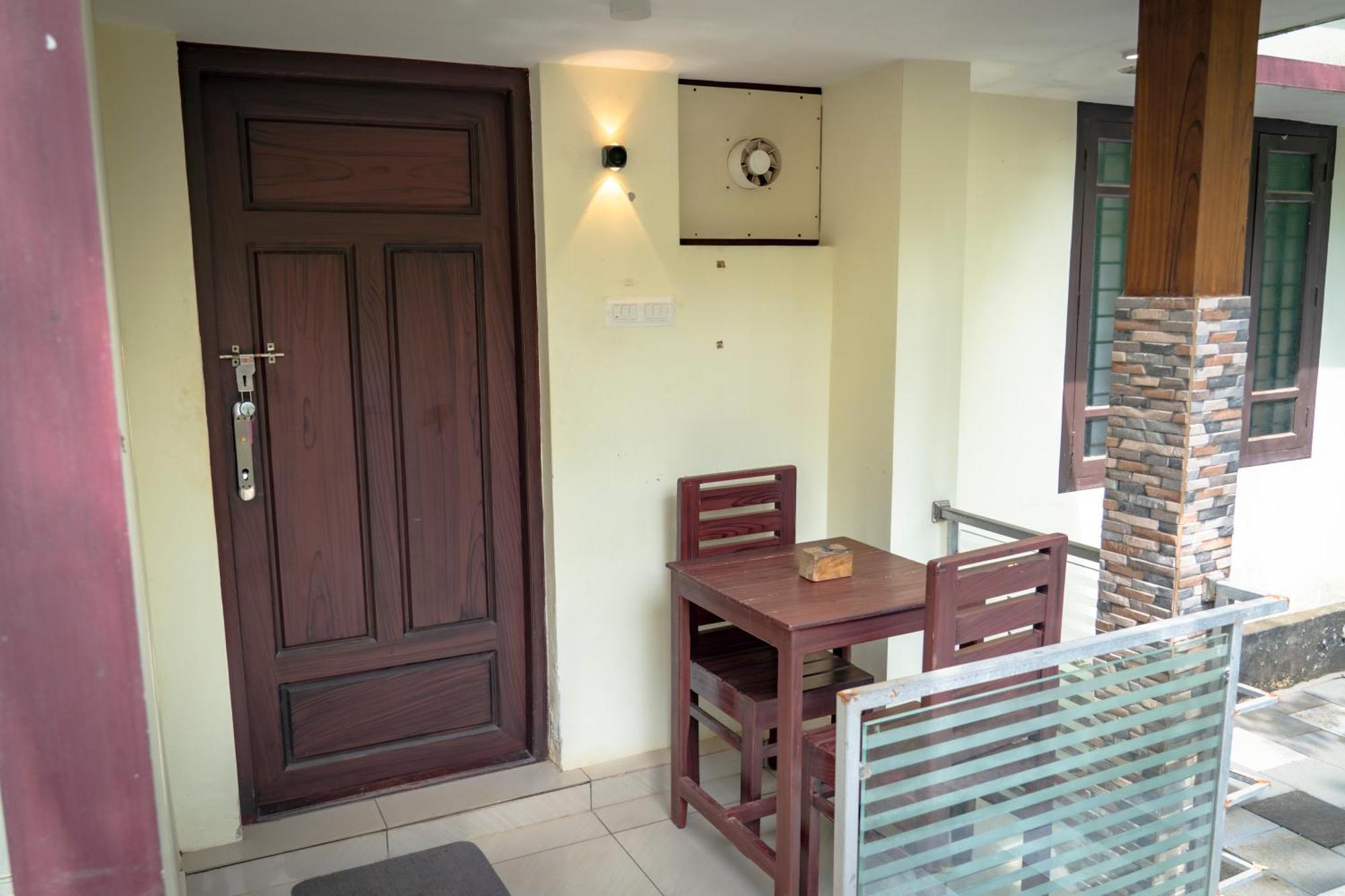 Cliff & Coral Hostel Varkala Exterior photo
